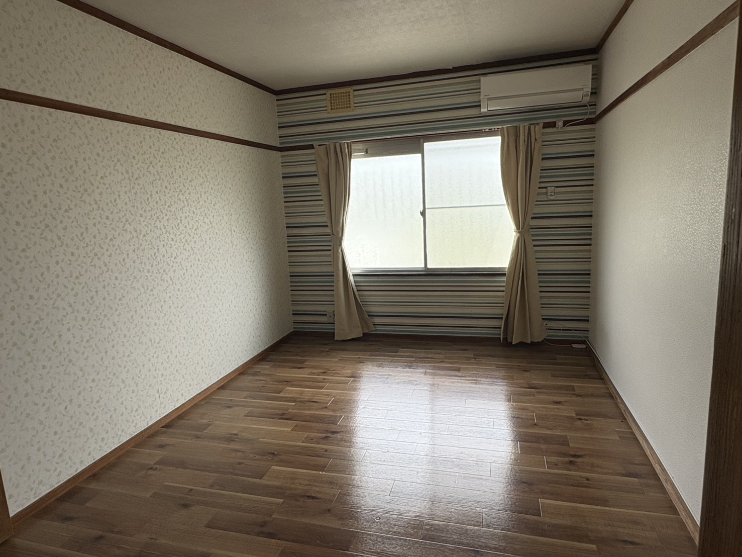 エコライフ新山口の居間写真