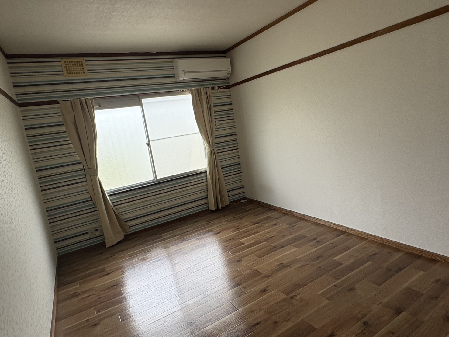 エコライフ新山口の居間写真