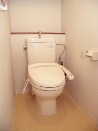 トイレ　嬉しいウォシュレット付きのトイレ！便座温かいですよ♪