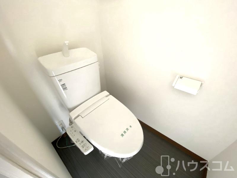 トイレ　温水暖房便座です