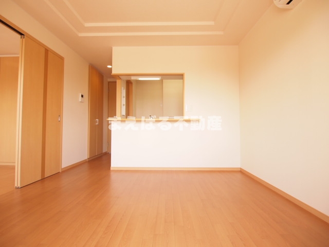 サン フォレストの居間写真