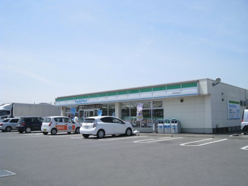 コンビニ　ファミリーマート（コンビニ）まで426m