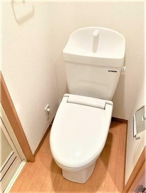 トイレ　嬉しい温水洗浄便座♪