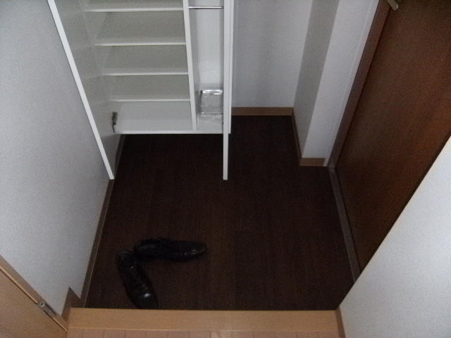 クレストコート八王子の玄関写真