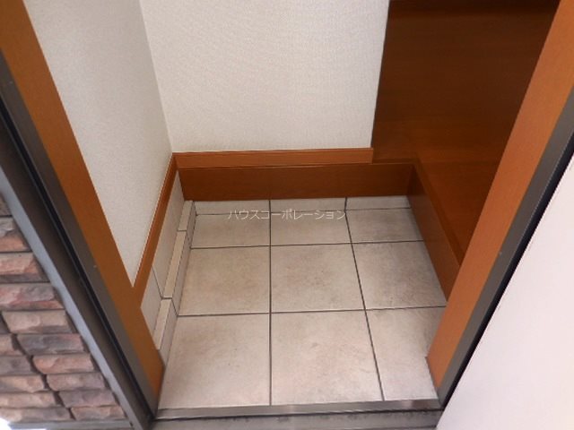 フローレス杭瀬の玄関写真