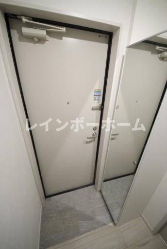 玄関　※建築中のため同施工会社参考写真となります。