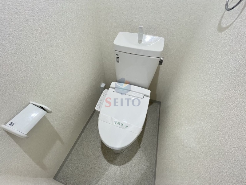 大阪モノレール本線 柴原阪大前駅 徒歩9分 4階建 築52年のトイレ写真
