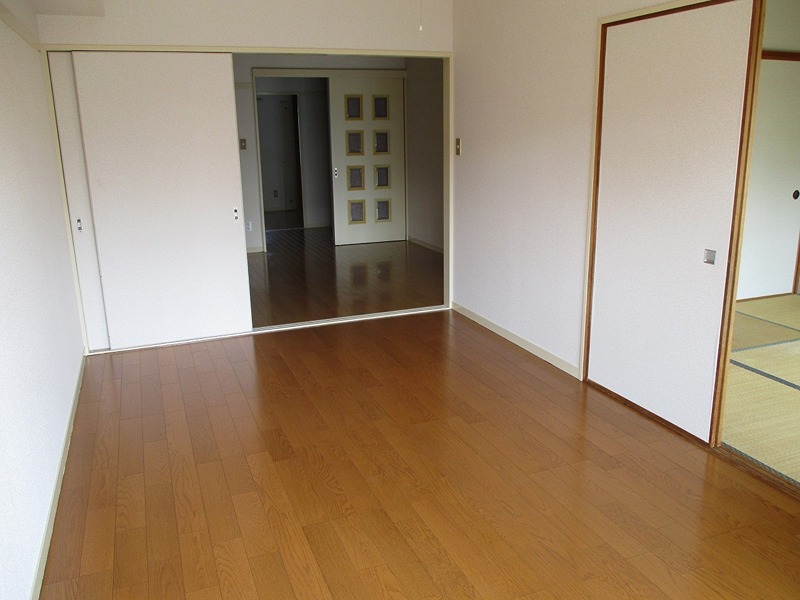 居室・リビング　反転部屋参照