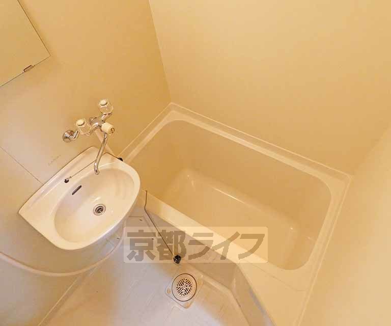 バス・シャワールーム　２セパレートタイプの浴室です！