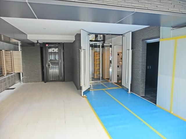 エントランス　重厚感溢れるおしゃれなエントランス