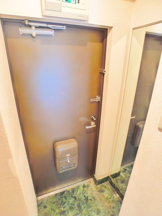 ダイニチ館F2番館の玄関写真