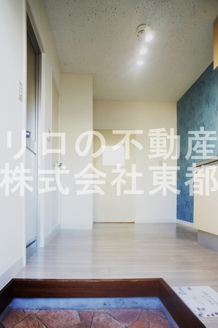 小田急線 千歳船橋駅 徒歩10分 2階建 築39年の玄関写真