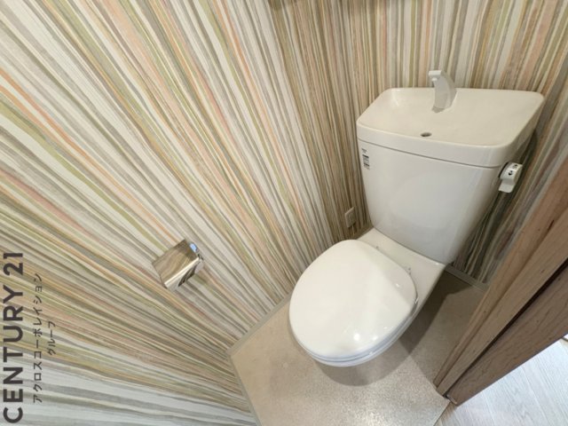 トイレ　温水洗浄便座付きのトイレです♪