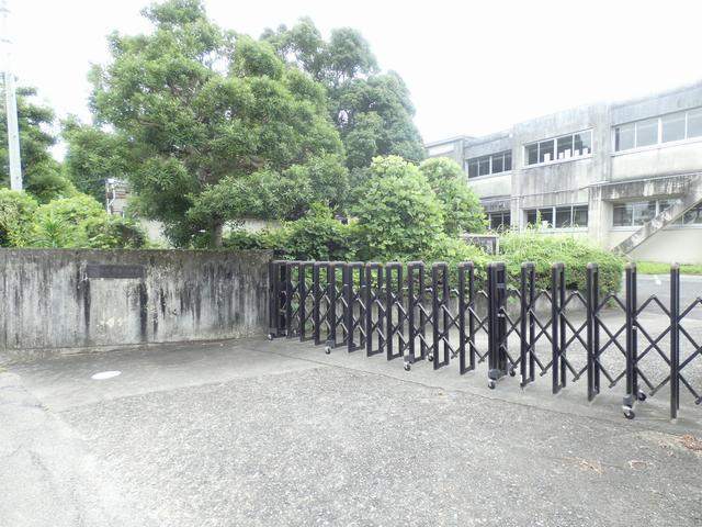 中学校　稲沢市立明治中学校（中学校）まで482m