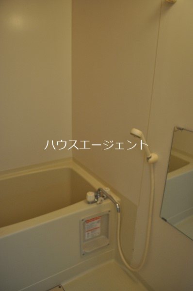 バス・シャワールーム　人気のバストイレ別の１Ｋです。