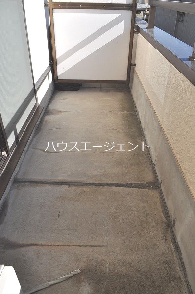 バルコニー　しっかりとしたバルコニー。