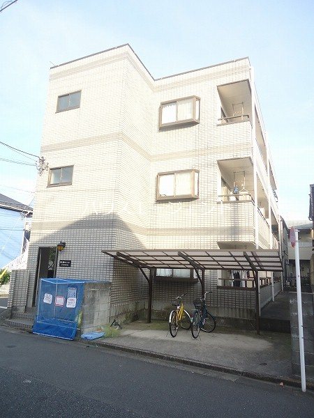 建物外観　南向き、タイル貼りマンション。