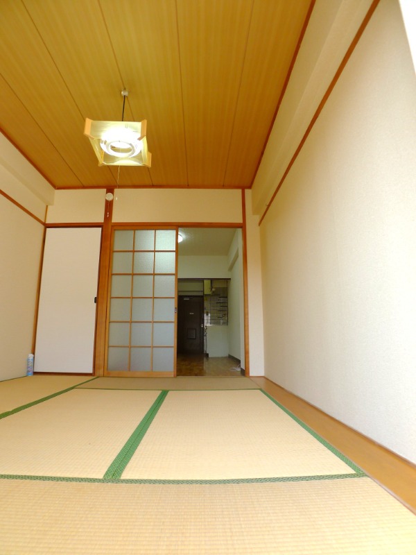 地下鉄鶴舞線 荒畑駅 徒歩5分 3階建 築42年の居間写真