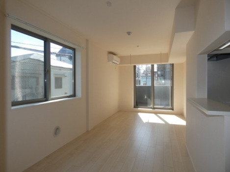 居室・リビング　★明るいフローリングの角部屋です★