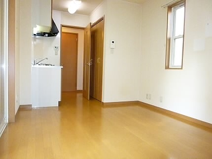 京王線 代田橋駅 徒歩12分 2階建 築19年の居間写真