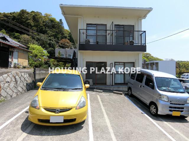 建物外観　真っ白な外観。