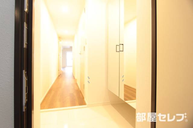 玄関　玄関回りもスッキリしてます