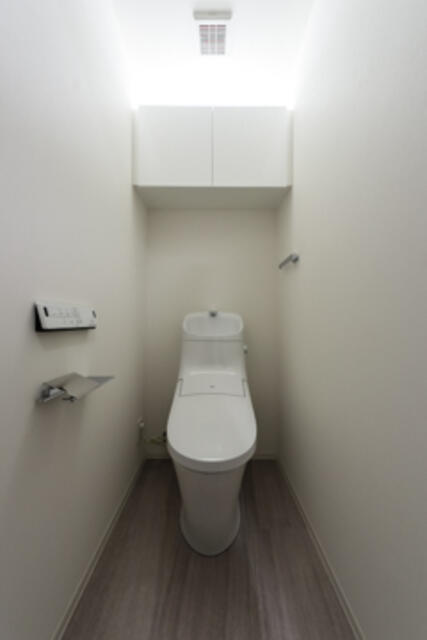 トイレ　※写真は同タイプ住戸です。