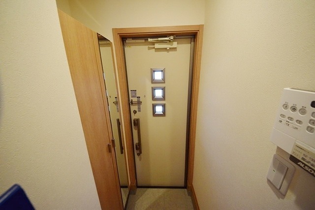 玄関　※別部屋参考画像