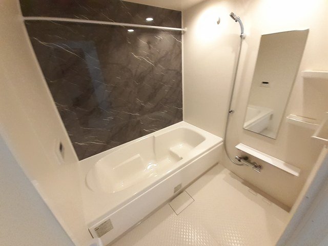 バス・シャワールーム　落ち着いた空間のお風呂です