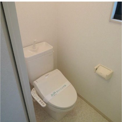 トイレ　トイレに窓あります。