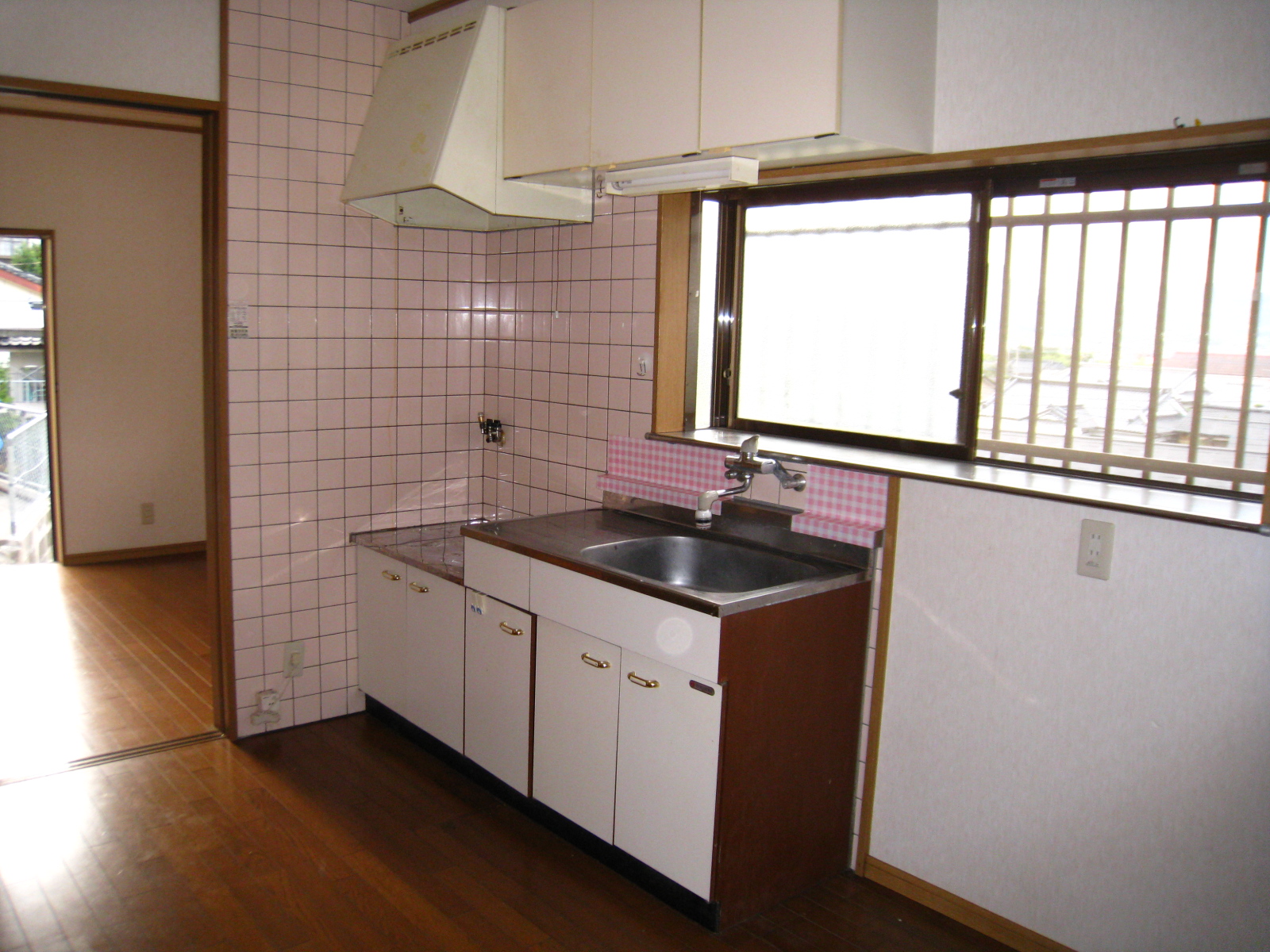 霧島市 1階建 築39年のキッチン写真