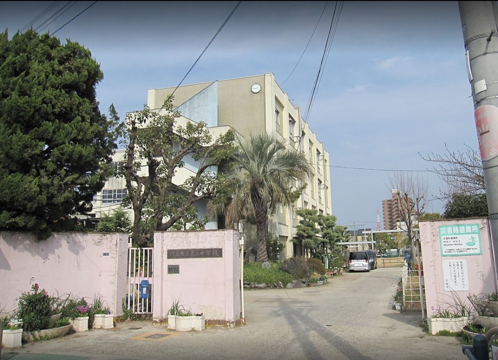 中学校　門真市立第三中学校（中学校）まで1431m