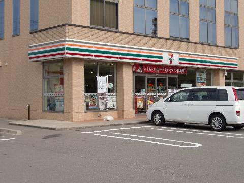 コンビニ　セブンイレブン金沢石川県庁前店（コンビニ）まで874m