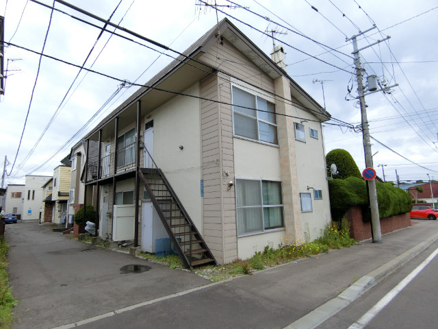 函館市時任町のアパートの建物外観