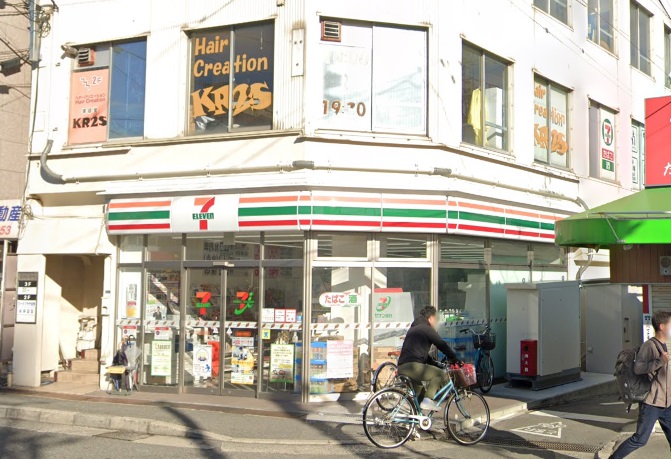 コンビニ　セブンイレブン羽曳野古市駅前店（コンビニ）まで390m