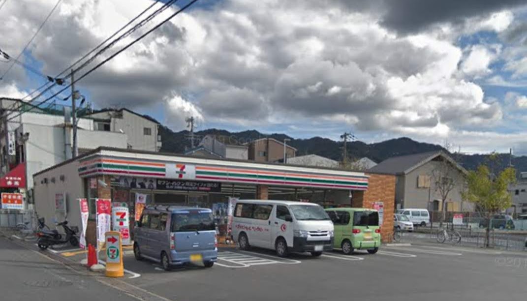 コンビニ　セブンイレブン東大阪下六万寺町店（コンビニ）まで470m