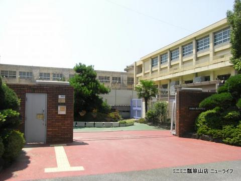 中学校　東大阪市立縄手中学校（中学校）まで183m