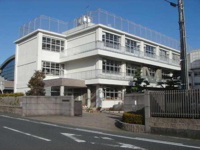 【シャトー横山壱番館の中学校】