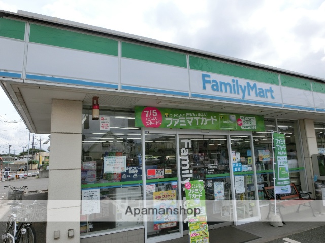 コンビニ　ファミリーマート（コンビニ）まで528m