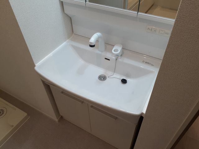 【上田市岩下のアパートの洗面設備】