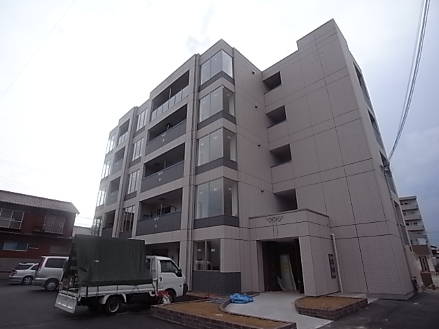 姫路市網干区新在家のマンションの建物外観