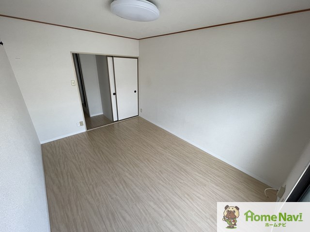 セキュリティ　明るい洋室