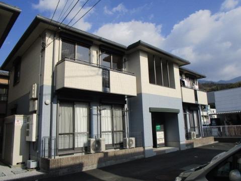 宇和島市中沢町のアパートの建物外観