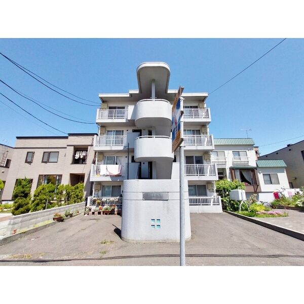 札幌市東区北三十九条東のマンションの建物外観