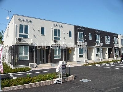 燕市吉田鴻巣のアパートの建物外観