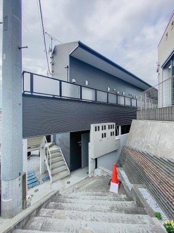 横浜市中区矢口台のアパートの建物外観