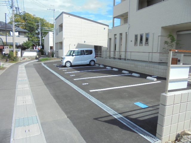 【木津川市木津のアパートの駐車場】