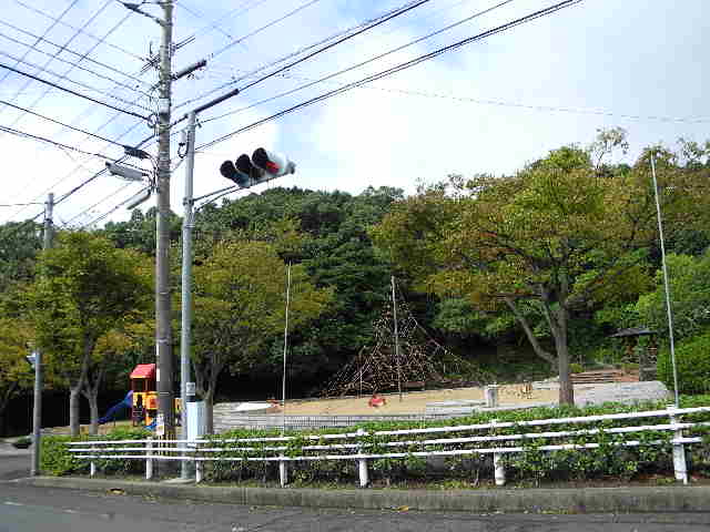 【ビレッジハウス矢上３号棟の公園】