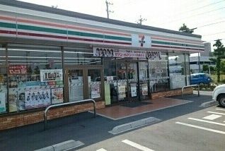 【豊川市山道町のアパートのコンビニ】