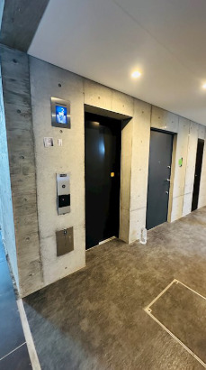 【新宿区高田馬場のマンションのロビー】